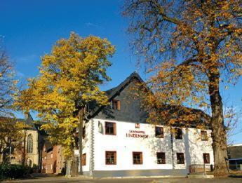 Landhotel Lindenhof Grevenbroich Buitenkant foto